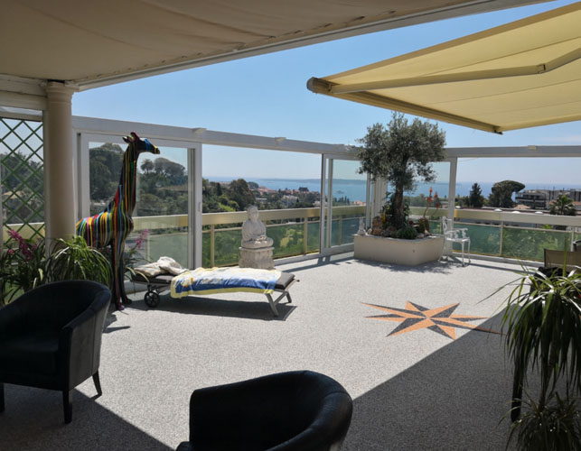 6 idées d’aménagement pour profiter de votre terrasse en moquette de pierre l’été : le Home Résine®