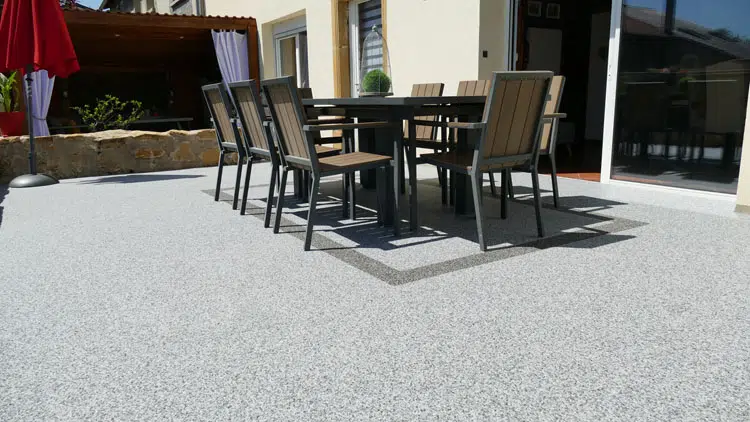 home-resine-terrasse-coloris-clair