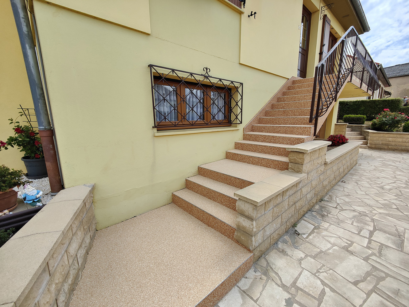 Projet de rénovation extérieure moquette de marbre Home Résine escaliers extérieurs