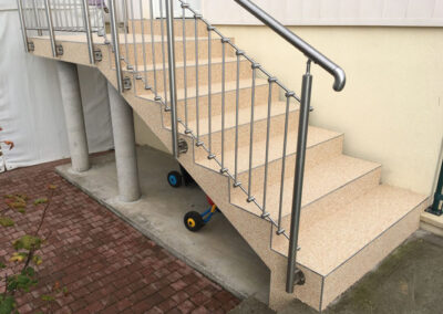 Rénovation complète de cet escalier extérieur en Home Résine