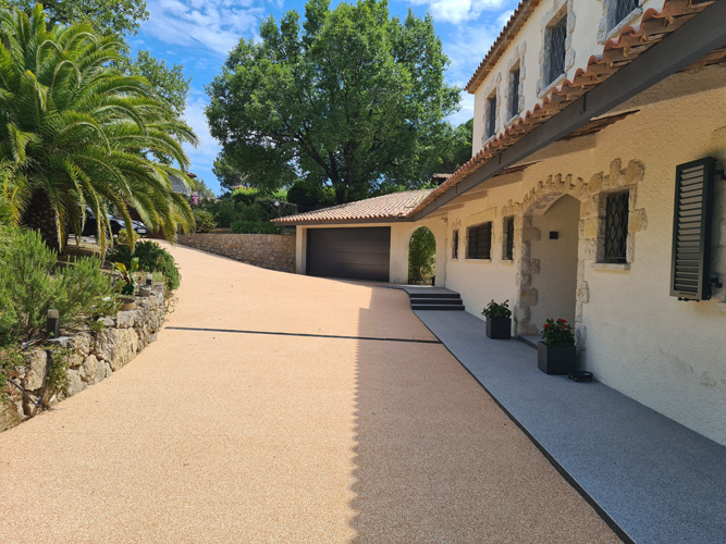 Revêtement en moquette de pierre Home Résine pour allée de garage carrossable