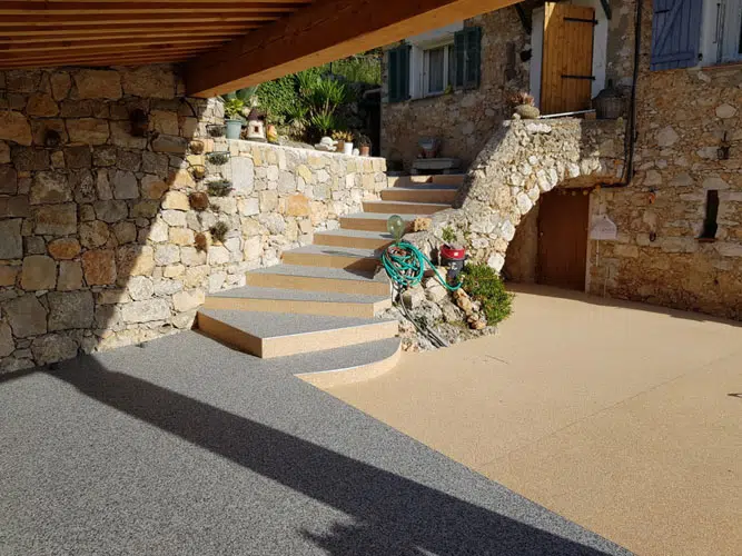Découvrez les avantages des revêtements allées extérieures
