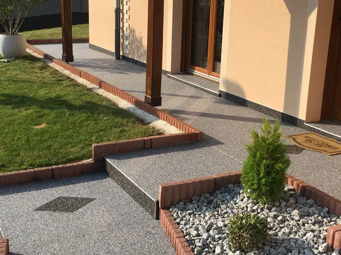 Une allée extérieure en moquette de pierre aux multiples avantages