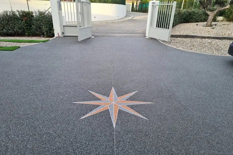 sol-exterieur-resistant-carrossable-motif-couleur-gris Sol extérieur résistant et carrossable en moquette de pierre Home Résine avec un motif