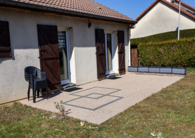 Création d'une terrasse en moquette de pierre