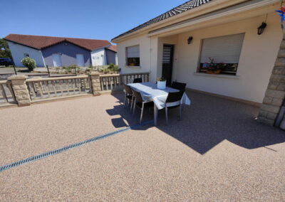 exemple de réalisation d'une terrasse en moquette de pierre