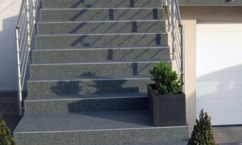escalier-exterieur-renovation-moquette-de-pierre