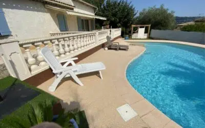 Entretien plages de piscine moquette de pierre