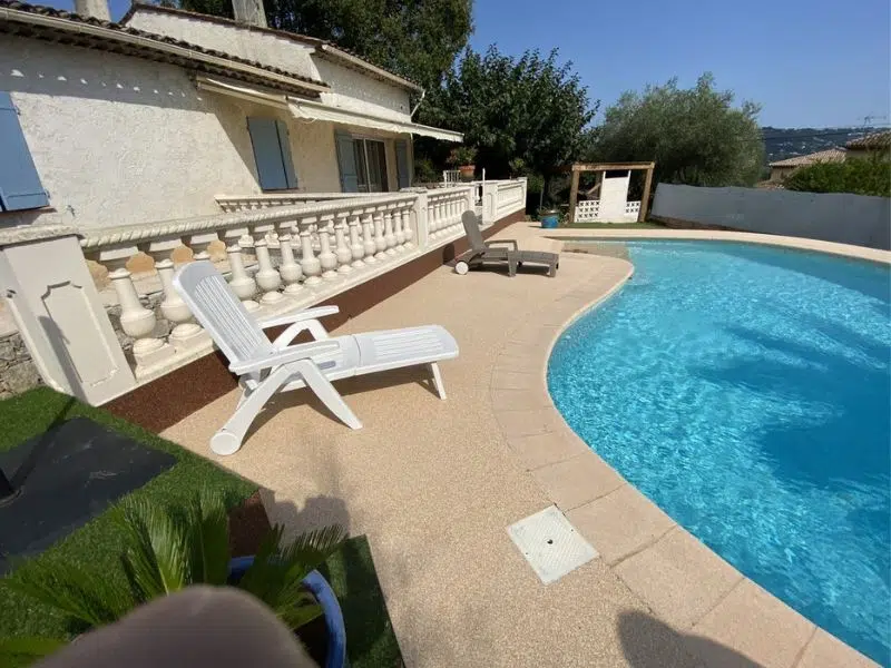 entretien moquette de pierre plages de piscine