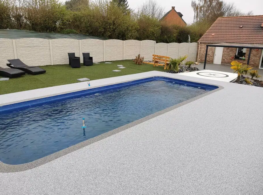Options pour votre piscine en moquette de pierre