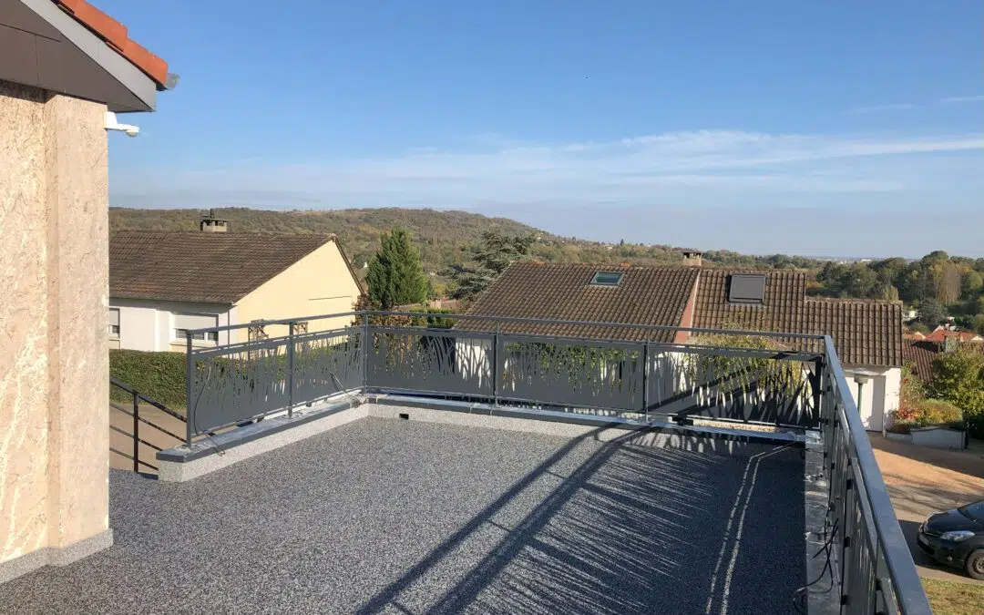 Quels avantages pratiques offre le tapis de pierre résine pour vos terrasses et allées ?