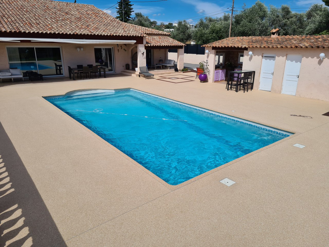 projet-amenagement-plages-de-piscine-couverture