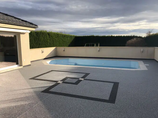 renovation-plages-piscine-metz-realisation-moquette-de-pierre-home-resine