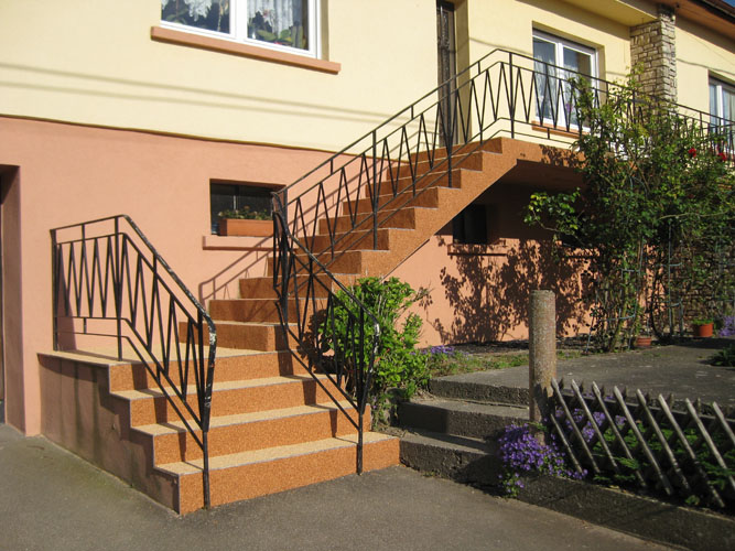 Exemple de rénovation d'escalier extérieur avec un angle