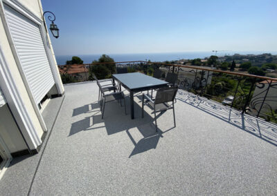 terrasse en granulat de marbre et résine coloris gris