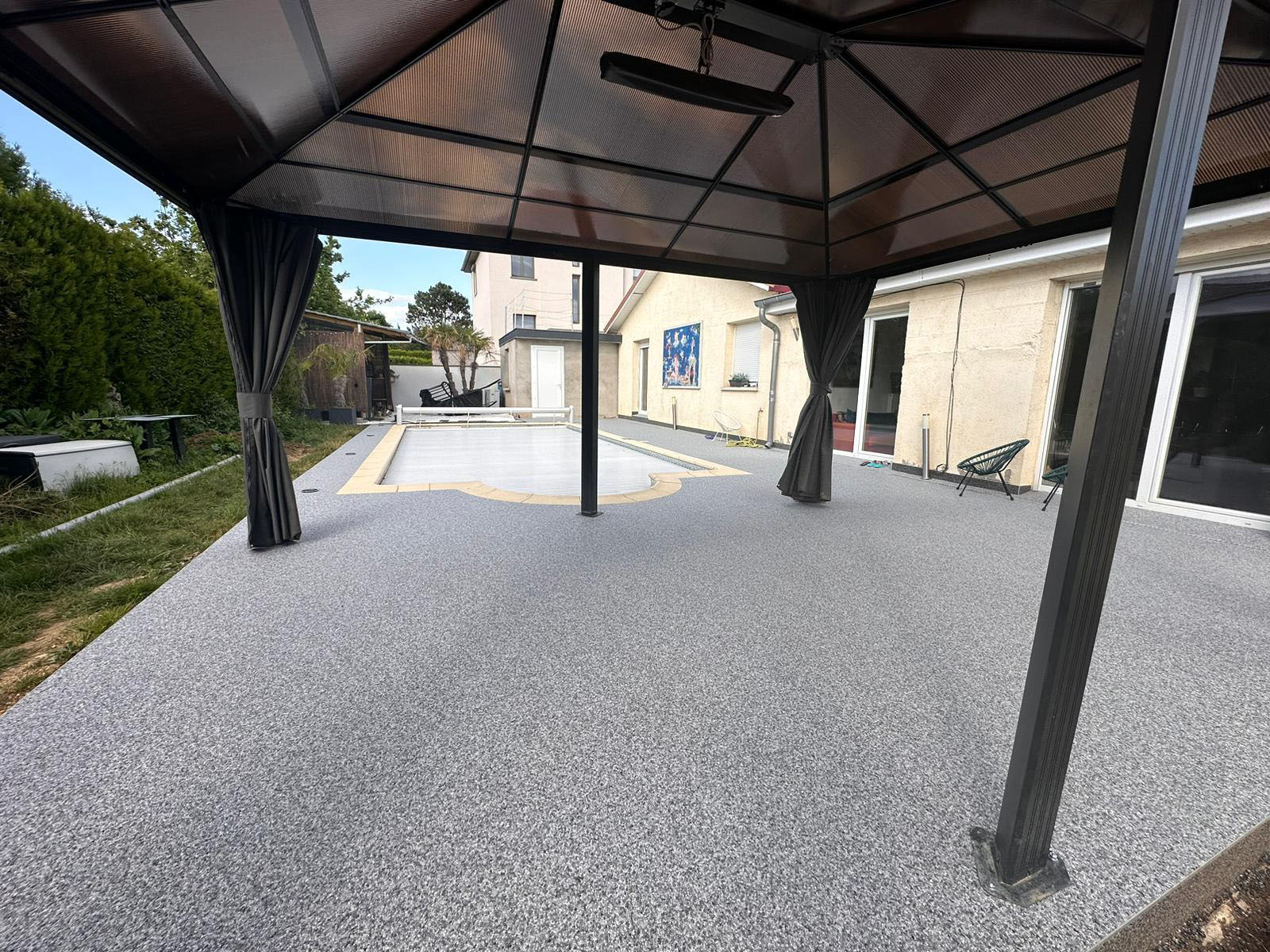La moquette de pierre Home Résine® : Un extérieur qui dure.